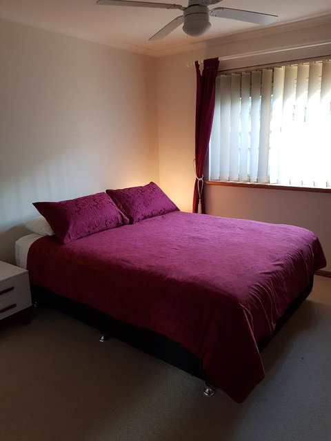 Frog Song At Willunga - Hotels Melbourne 3