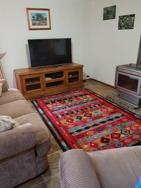 Frog Song At Willunga - Hotels Melbourne 11