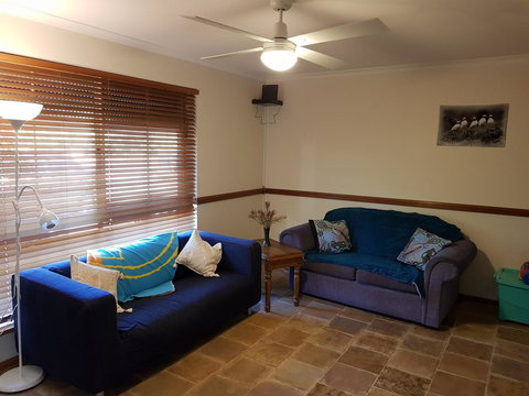 Frog Song At Willunga - Hotels Melbourne 6