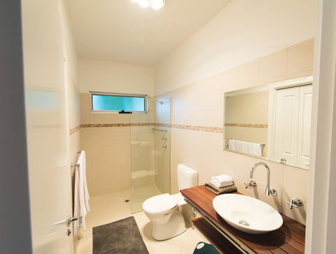 S T U D I O 22 Peaceful Retreat With Garden Views - Hotels Melbourne 6