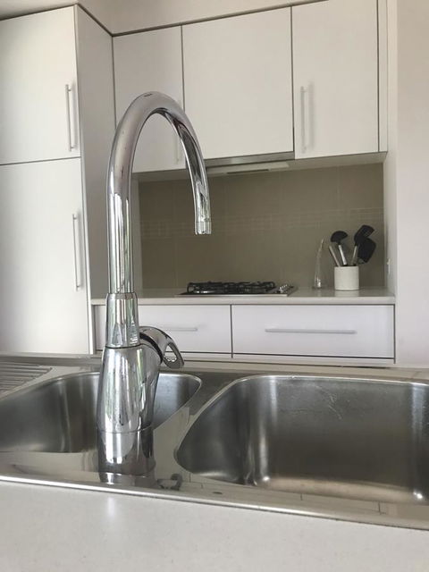 S T U D I O 22 Peaceful Retreat With Garden Views - Hotels Melbourne 7
