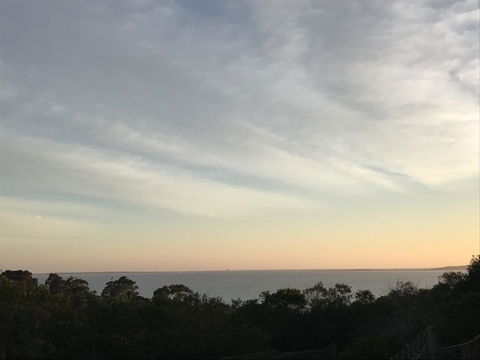 S T U D I O 22 Peaceful Retreat With Garden Views - Hotels Melbourne 16