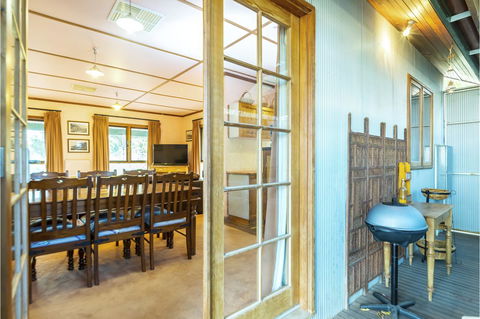 Rustic On 13th - Hotels Melbourne 11