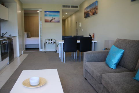 Beachside Luxury Getaway In Glenelg - Hotels Melbourne 2