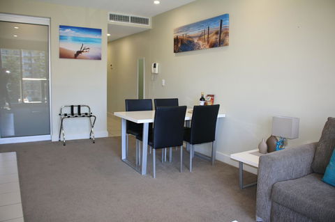 Beachside Luxury Getaway In Glenelg - Hotels Melbourne 5