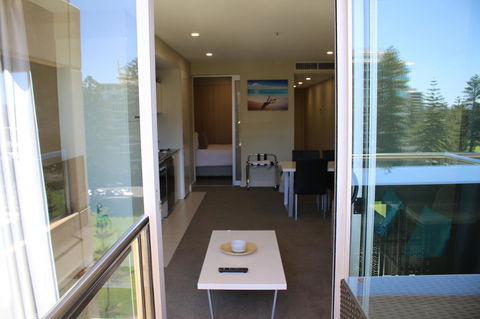Beachside Luxury Getaway In Glenelg - Hotels Melbourne 3