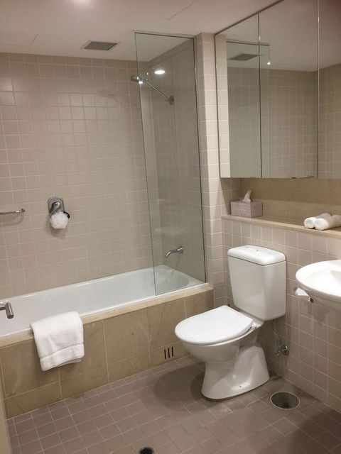 Beachside Luxury Getaway In Glenelg - Hotels Melbourne 12