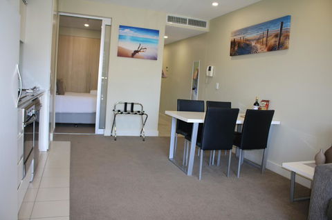 Beachside Luxury Getaway In Glenelg - Hotels Melbourne 4