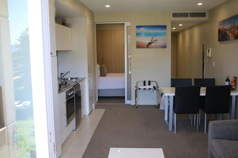 Beachside Luxury Getaway In Glenelg - Hotels Melbourne 7