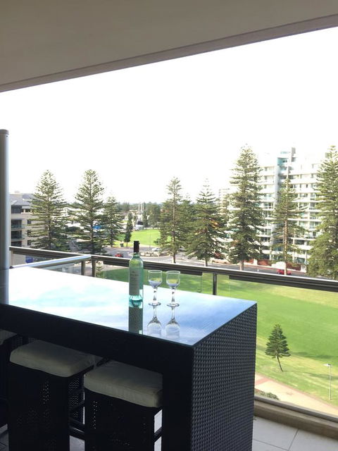 Beachside Luxury Getaway In Glenelg - Hotels Melbourne 0