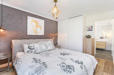 Heart Of Glenelg BnB - Hotels Melbourne 1