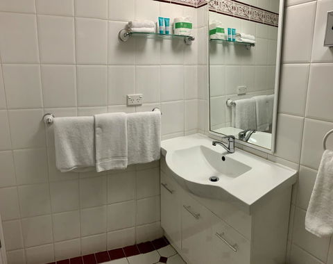 Ensenada Motor Inn And Suites - Hotels Melbourne 6