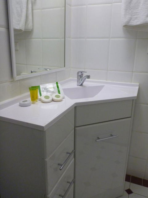 Ensenada Motor Inn And Suites - Hotels Melbourne 15