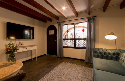 The Manor Basket Range - Hotels Melbourne 7