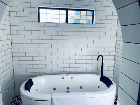 The Manor Basket Range - Hotels Melbourne 11