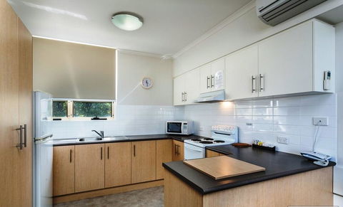Glenelg Holiday Apartments - Corfu - Hotels Melbourne 4