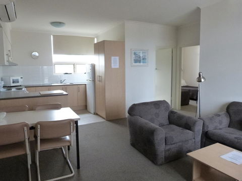 Glenelg Holiday Apartments - Corfu - Hotels Melbourne 9