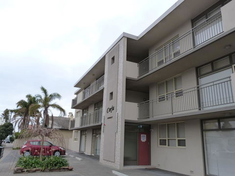 Glenelg Holiday Apartments - Corfu - Hotels Melbourne 1