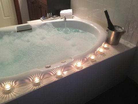 Wine And Roses Bed And Breakfast - Hotels Melbourne 24