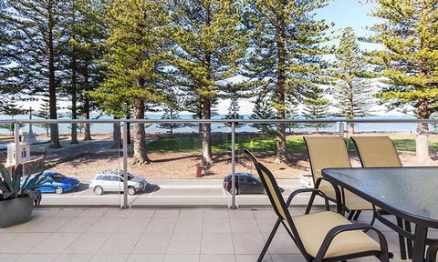 Breeze Beachfront Apartment - Hotels Melbourne 40