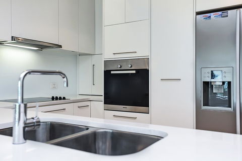Breeze Beachfront Apartment - Hotels Melbourne 8