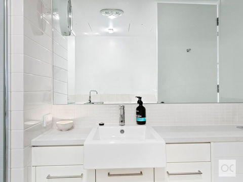 Breeze Beachfront Apartment - Hotels Melbourne 36