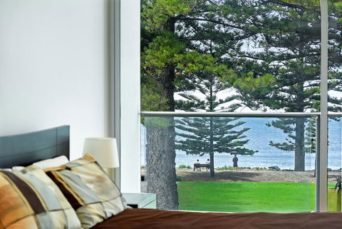 Breeze Beachfront Apartment - Hotels Melbourne 11