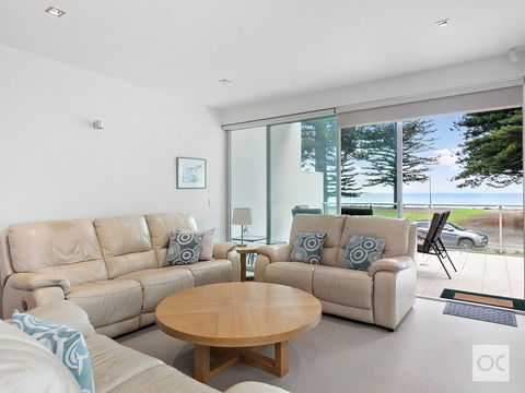 Breeze Beachfront Apartment - Hotels Melbourne 27
