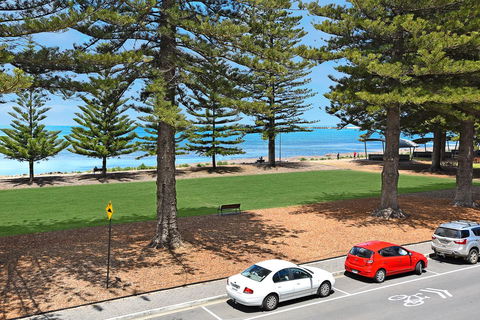 Breeze Beachfront Apartment - Hotels Melbourne 4