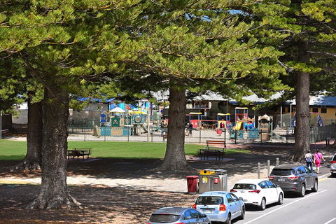 Breeze Beachfront Apartment - Hotels Melbourne 1