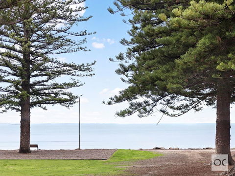 Breeze Beachfront Apartment - Hotels Melbourne 23