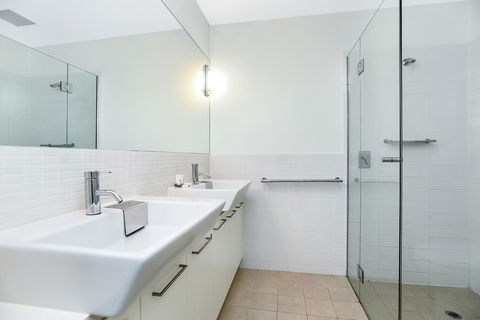 Breeze Beachfront Apartment - Hotels Melbourne 18