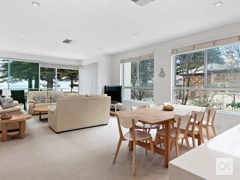 Breeze Beachfront Apartment - Hotels Melbourne 19