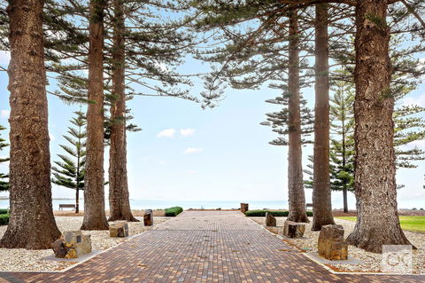 Breeze Beachfront Apartment - Hotels Melbourne 42