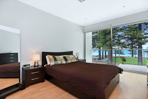 Breeze Beachfront Apartment - Hotels Melbourne 13