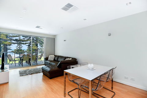 Breeze Beachfront Apartment - Hotels Melbourne 12