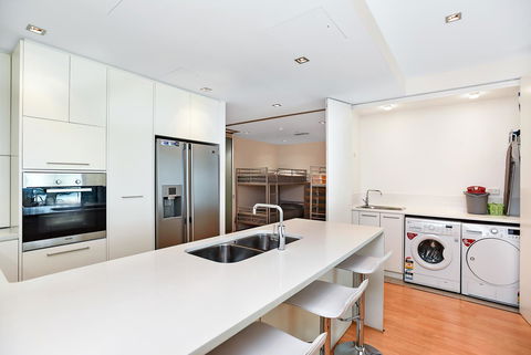 Breeze Beachfront Apartment - Hotels Melbourne 6