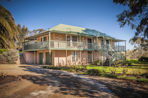 Angaston Saleyards Luxury Accommodation - Hotels Melbourne 0