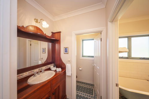 Angaston Saleyards Luxury Accommodation - Hotels Melbourne 14