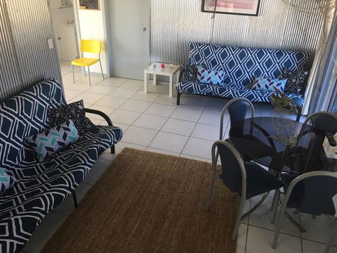 SHAKIN' SHACK - Hotels Melbourne 11