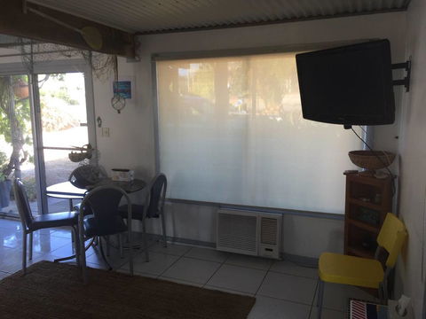 SHAKIN' SHACK - Hotels Melbourne 12