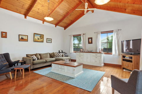 The Log Cabin - 47 Jetty Road - Hotels Melbourne 4