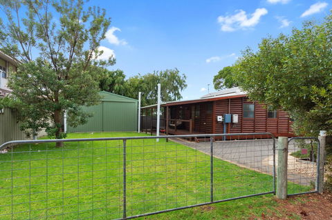 The Log Cabin - 47 Jetty Road - Hotels Melbourne 6