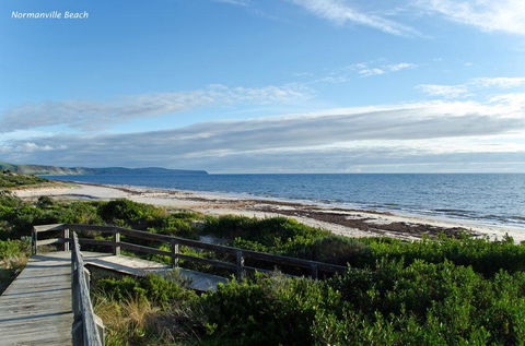 The Log Cabin - 47 Jetty Road - Hotels Melbourne 12