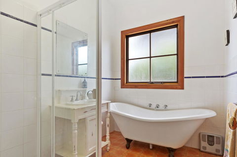 The Log Cabin - 47 Jetty Road - Hotels Melbourne 3