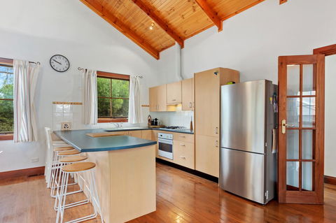 The Log Cabin - 47 Jetty Road - Hotels Melbourne 10