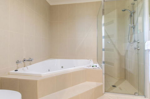 Mick O\'Sheas - Hotels Melbourne 22