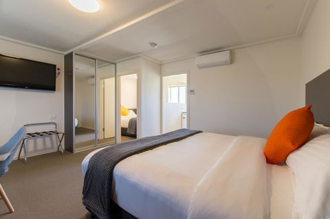 Mick O\'Sheas - Hotels Melbourne 14