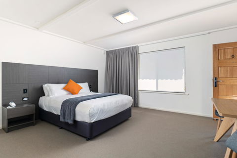 Mick O\'Sheas - Hotels Melbourne 4
