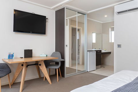 Mick O\'Sheas - Hotels Melbourne 1